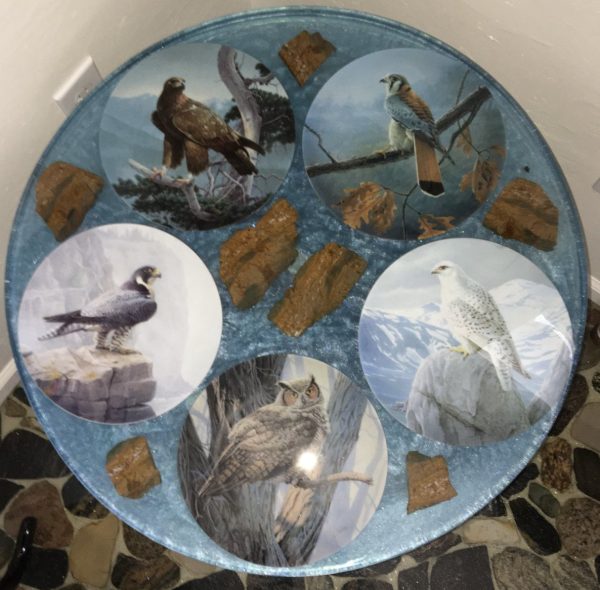 Epoxy resin side table – Birds Of Prey - Image 2