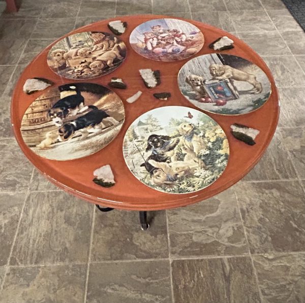 Epoxy resin side table - Dogs - Image 3