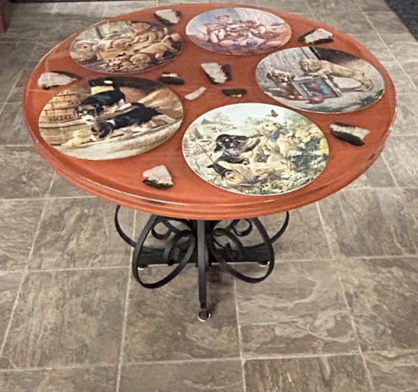 Epoxy resin side table - Dogs