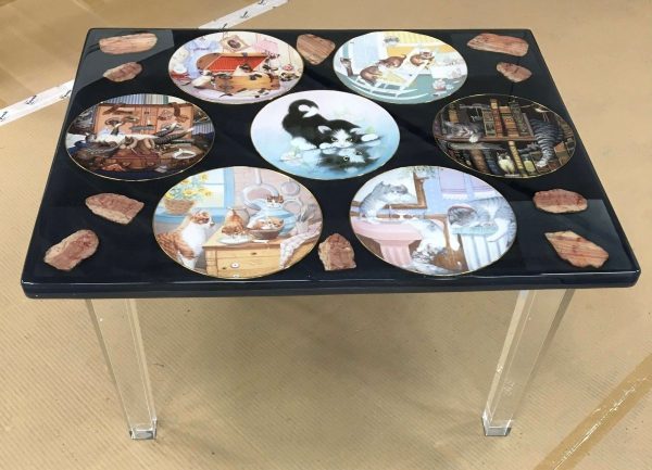 Cat Plates Table