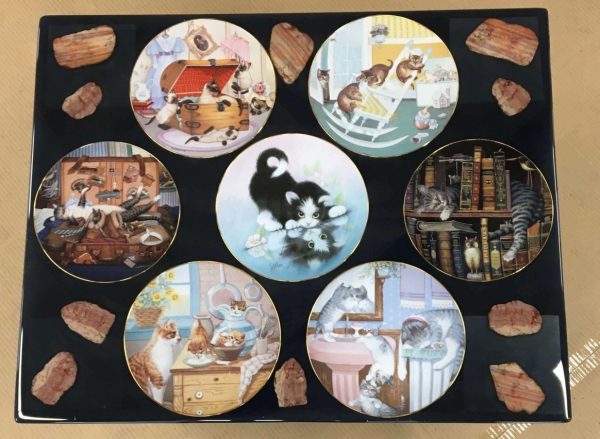 Cat Plates Table - Image 2